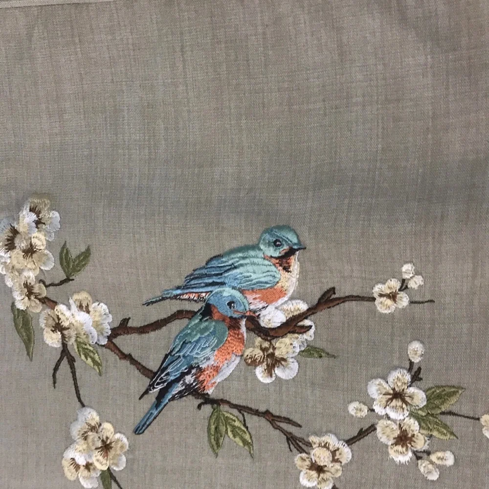 Wellesley Manor Tan Linen Table Runner with Embroidered Birds/Dogwood Tree. NWOT - Picture 4 of 16